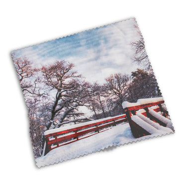 Purity™ Holiday Lens Cleaning Cloths (Snow Bridge)